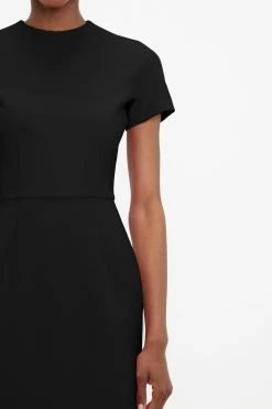 Victoria Beckham | T-Shirt Fitted Dress - Black -Kameli Shop 02 4936 b 2200x 702ec527 0aa0 43c9 90dc 850e02990339