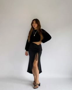 Kameli Boutique Melissa Midi Skirt - Black -Kameli Shop IMG 2439 Facetune 02 02 2021 23 06 49