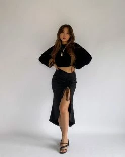 Kameli Boutique Melissa Midi Skirt - Black -Kameli Shop IMG 2440 Facetune 02 02 2021 23 07 10