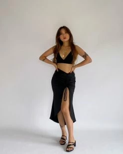 Kameli Boutique Melissa Midi Skirt - Black -Kameli Shop IMG 2441 Facetune 02 02 2021 23 07 31