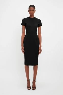 Victoria Beckham | T-Shirt Fitted Dress - Black -Kameli Shop UntitledSession5330 b 2200x 844c4701 a140 4863 9cc3 f80b0794f406