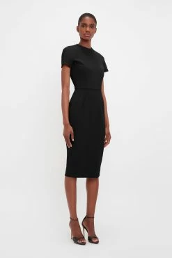 Victoria Beckham | T-Shirt Fitted Dress - Black -Kameli Shop UntitledSession5333 b 2200x 88252d4c 5964 4d6d bf81 1fd15f07e120