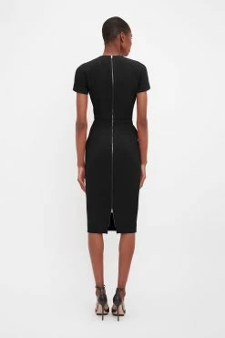Victoria Beckham | T-Shirt Fitted Dress - Black -Kameli Shop UntitledSession5336 b 2200x 5ec0de7c ddb9 4c0d ab37 3ad3d2bed16e