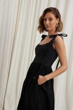 Caitlin Crisp | Meadow Dress - Black -Kameli Shop p d6f62052 6f8e 43fe b9d2 c078dc53112c