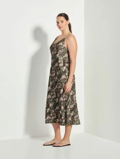 Juliette Hogan | Sigrid Slip - Windflower 8 Juliette Hogan | Sigrid Slip - Windflower -Kameli Shop w JH 23.01 AS Sigrid Slip Windflower 499 02 2048x f6754816 7a86 4af3 bf31 2e6227c9f06d